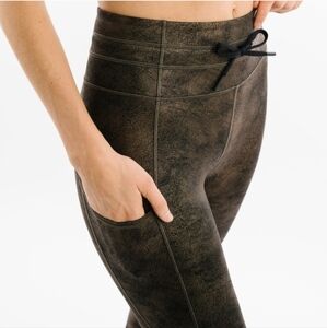 Zyia Copper Distressed Pocket Luxe 7/8 Leggings
